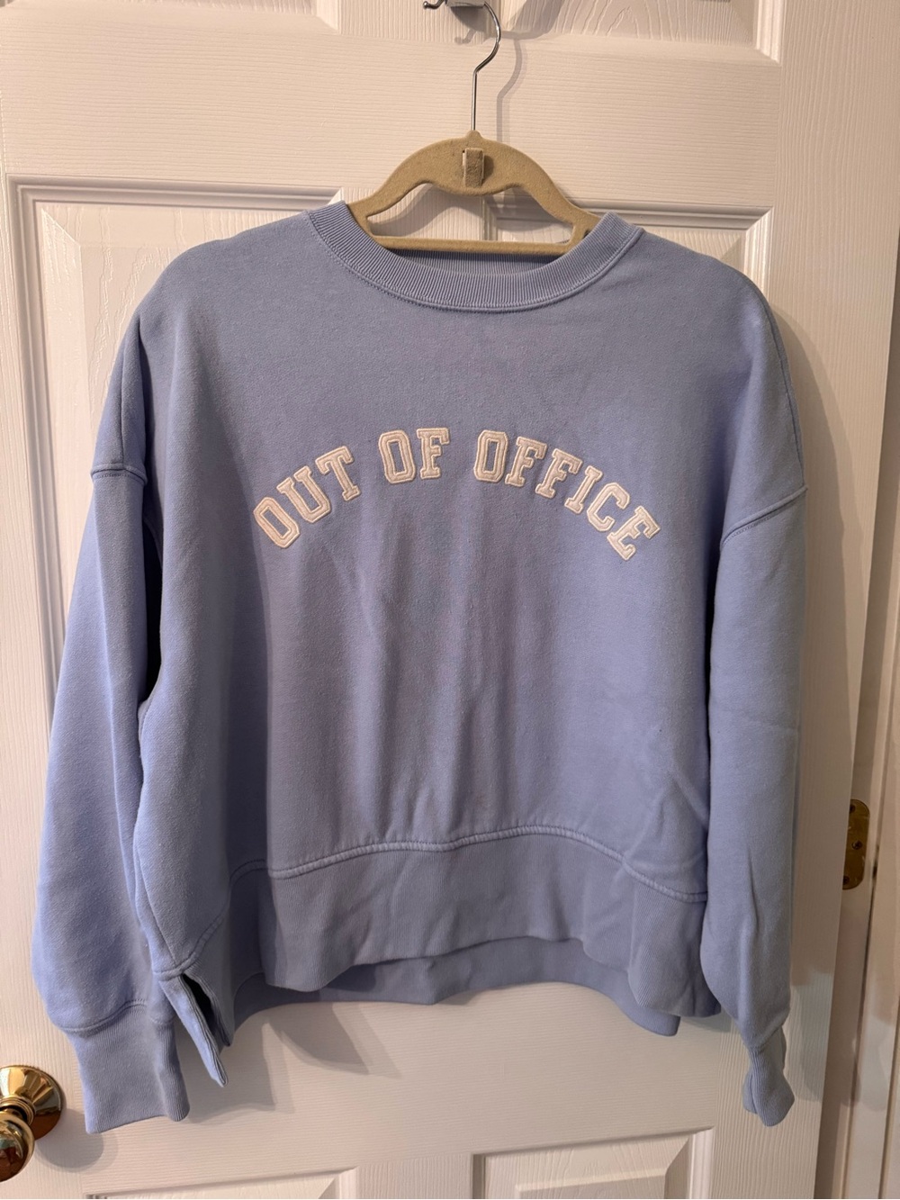 Abercrombie & Fitch ‘Out of Office’ Crewneck Sweatshirt - size s/m